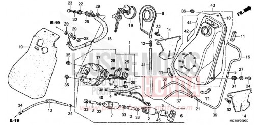 RESERVOIR A CARBURANT FJS600A6 de 2006
